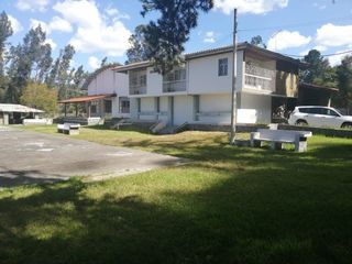 Foto 1 de Propiedad comercial de arriendo ideal para bodegaje, academias deportivas o cualquier uso comercial