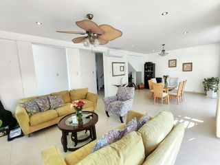 Foto 7 de Se Vende Casa En Zona Residencial Tranquila Y Segura