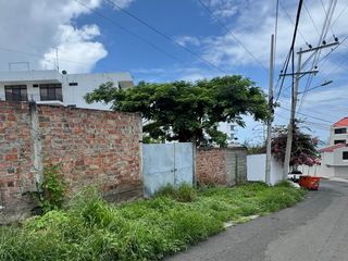 Foto 10 de Terreno en venta, de 780 m2 en Calle 30 y Flavio Reyes, cerca al mar.