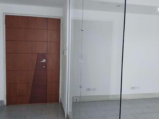 Foto 3 de Renta oficina República del Salvador divisiones edificio con áreas comunales