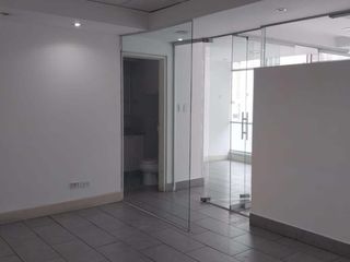 Foto 5 de Renta oficina República del Salvador divisiones edificio con áreas comunales