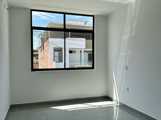 Foto 12 de HERMOSA CASA DE TRES PISOS  EN VENTA - URB. MIRAFLORES COUNTRY CLUB