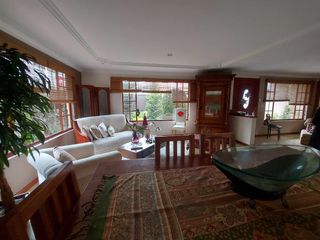 Foto 1 de Casa de venta en cuenca. Sector vista linda. Av. 12 de octubre. Esquinera. Amplia