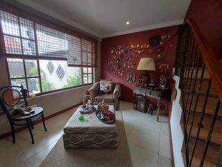 Foto 11 de Casa de venta en cuenca. Sector vista linda. Av. 12 de octubre. Esquinera. Amplia