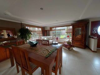 Foto 14 de Casa de venta en cuenca. Sector vista linda. Av. 12 de octubre. Esquinera. Amplia