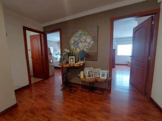 Foto 27 de Casa de venta en cuenca. Sector vista linda. Av. 12 de octubre. Esquinera. Amplia