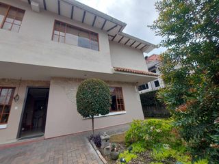 Foto 34 de Casa de venta en cuenca. Sector vista linda. Av. 12 de octubre. Esquinera. Amplia