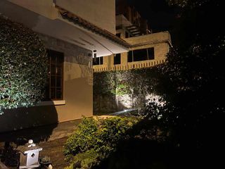 Foto 3 de Casa de venta en cuenca. Sector vista linda. Av. 12 de octubre. Esquinera. Amplia
