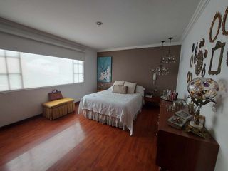 Foto 32 de Casa de venta en cuenca. Sector vista linda. Av. 12 de octubre. Esquinera. Amplia