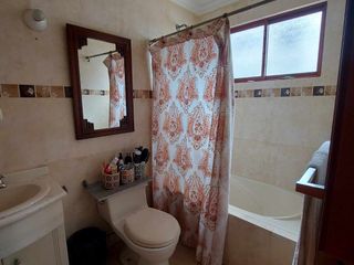 Foto 35 de Casa de venta en cuenca. Sector vista linda. Av. 12 de octubre. Esquinera. Amplia