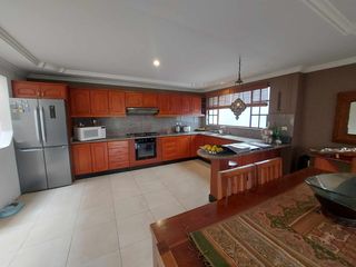Foto 18 de Casa de venta en cuenca. Sector vista linda. Av. 12 de octubre. Esquinera. Amplia