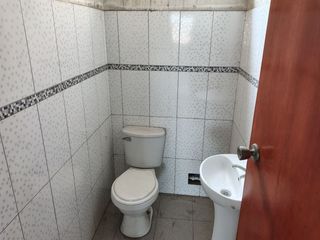 Foto 3 de ¡Alquila ahora este amplio segundo piso con vista a la Av. Túpac Amaru!