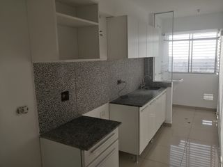 Foto 5 de Departamento De 3 Dormitorios, Balcón, Espectacular Vista. Cerca A Todo, Áreas Comunes, Piscina, Zona De Parrilla, Juegos Para Niños.
