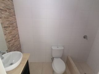 Foto 11 de Departamento De 3 Dormitorios, Balcón, Espectacular Vista. Cerca A Todo, Áreas Comunes, Piscina, Zona De Parrilla, Juegos Para Niños.