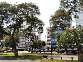 Foto 5 de OPORTUNIDAD DE INVERSIÓN!! SE VENDE CASA COMO TERRENO O LOCAL COMERCIAL, ZONIFICACIÓN RDA COMPATIBLE CON CZ EN AV. SALAVERRY, JESÚS MARÍA