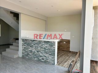 Foto 4 de Alquiler De Casa De Estreno En Urb.Boulevard Park Plaza Dos Pisos  // ID: 1137949