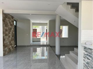 Foto 5 de Alquiler De Casa De Estreno En Urb.Boulevard Park Plaza Dos Pisos  // ID: 1137949