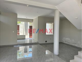 Foto 7 de Alquiler De Casa De Estreno En Urb.Boulevard Park Plaza Dos Pisos  // ID: 1137949