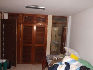 Foto 5 de Casa venta Santiago de Surco. Frente a Parque. Amplia y segura.