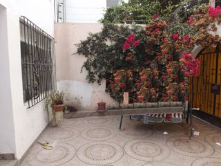 Foto 15 de Casa venta Santiago de Surco. Frente a Parque. Amplia y segura.