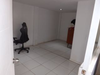 Foto 20 de Casa venta Santiago de Surco. Frente a Parque. Amplia y segura.