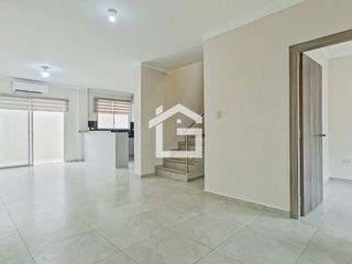 Foto 1 de Casa Semiamoblada en Alquiler en Urb. Oro City, Machala