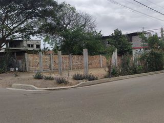 Foto 5 de Terreno Esquinero en Venta – En Villamarina a solo una calle de la Vía Manta Rocafuerte
