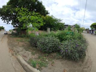 Foto 2 de Terreno Esquinero en Venta – En Villamarina a solo una calle de la Vía Manta Rocafuerte