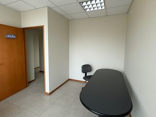 Foto 5 de SE VENDE OFICINA O LOCAL FUNCIONAL EN PLAZA COMERCIAL LAS AGUAS.