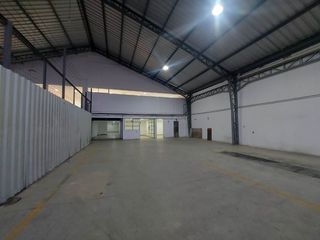 Foto 2 de Bodega local comercial con bodega oficinas y espacio de parqueo en Arriendo. Av Nuñez de Bonilla