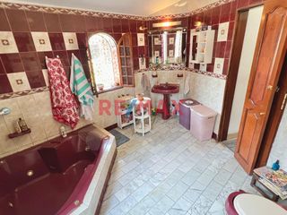 Foto 4 de Hermosa Casa en SURCO  (Urb. Neptuno) Precio Negociable