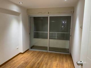 Foto 1 de Alquiler de Lindo Departamento en un 3er Piso Frente Al Parque.