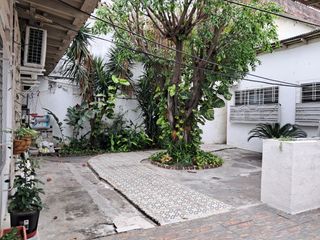 Foto 2 de En venta casa en Miraflores con 3 departamentos de dos dormitorios cada uno