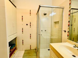 Foto 17 de VENTA DE HERMOSA CASA  FRENTE A PARQUE, LOS ALAMOS
