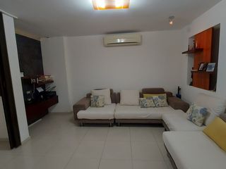 Foto 3 de En Machala Se Alquila Casa Amoblada Independiente con Garaje interno para 7 vehículos, apta para Empresa, Institución