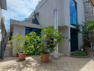 Foto 7 de En Machala Se Alquila Casa Amoblada Independiente con Garaje interno para 7 vehículos, apta para Empresa, Institución