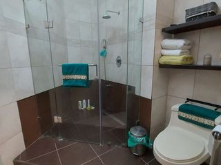 Foto 15 de En Machala Se Alquila Casa Amoblada Independiente con Garaje interno para 7 vehículos, apta para Empresa, Institución