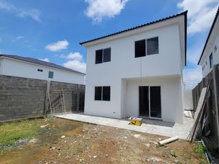 Foto 2 de En venta casa de estreno en Isla Celeste Etapa Babor