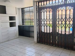Foto 12 de SE ALQUILA AMPLIA CASA EN MANUEL ARÉVALO (ALORA)