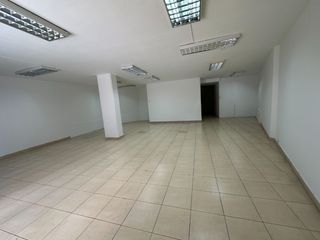 Foto 1 de Local comercial de arriendo sector la mariscal sobre la av. colón