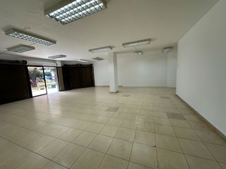 Foto 3 de Local comercial de arriendo sector la mariscal sobre la av. colón