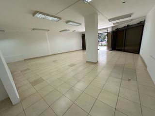 Foto 4 de Local comercial de arriendo sector la mariscal sobre la av. colón