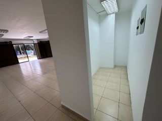 Foto 5 de Local comercial de arriendo sector la mariscal sobre la av. colón