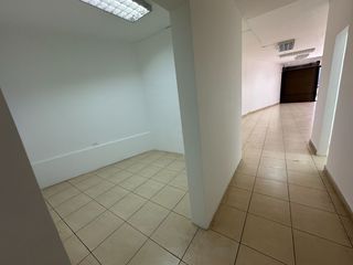 Foto 6 de Local comercial de arriendo sector la mariscal sobre la av. colón