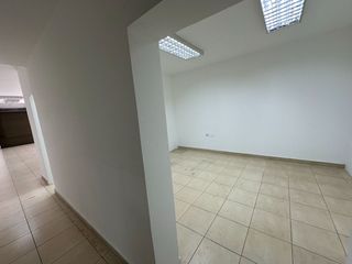 Foto 7 de Local comercial de arriendo sector la mariscal sobre la av. colón
