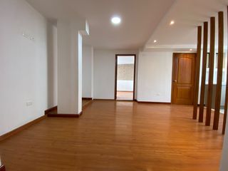 Foto 2 de Departamento en Alquiler 2 Dormitorios Pinar Alto - Quito Ecuador