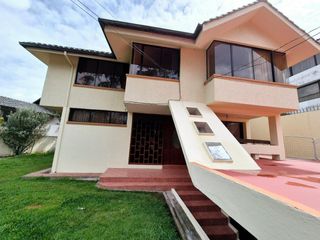 Foto 1 de QUITO, sector Colegio Einstein, vendo propiedad de 533m2 de terreno y 397m2 de construcción