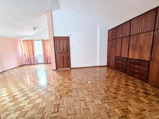 Foto 8 de QUITO, sector Colegio Einstein, vendo propiedad de 533m2 de terreno y 397m2 de construcción