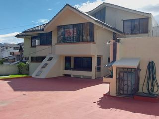 Foto 1 de QUITO, sector Colegio Einstein, vendo propiedad de 533m2 de terreno y 397m2 de construcción