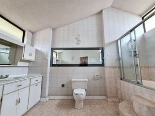 Foto 7 de QUITO, sector Colegio Einstein, vendo propiedad de 533m2 de terreno y 397m2 de construcción